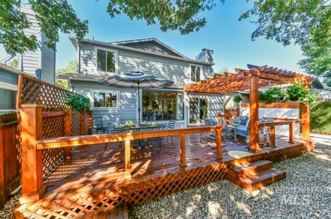 Building Photo - Gorgeous Updated Home in the Heart of Eagl...
