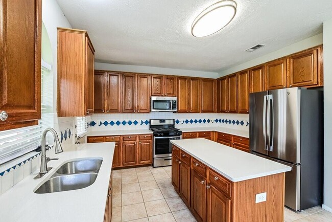 Building Photo - 20407 Wild Berry Dr
