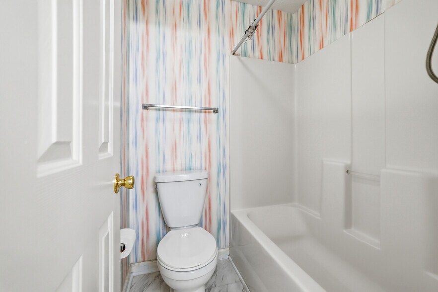 Building Photo - 510 White River Dr