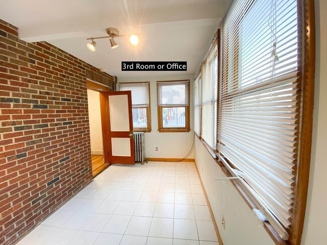 Building Photo - 98 Colborne Rd