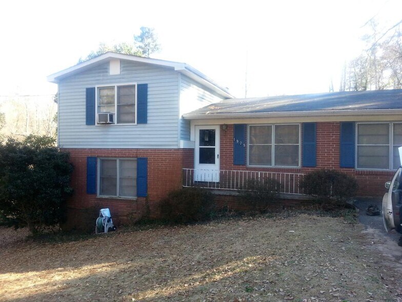 Building Photo - 1975 Thomas Drive