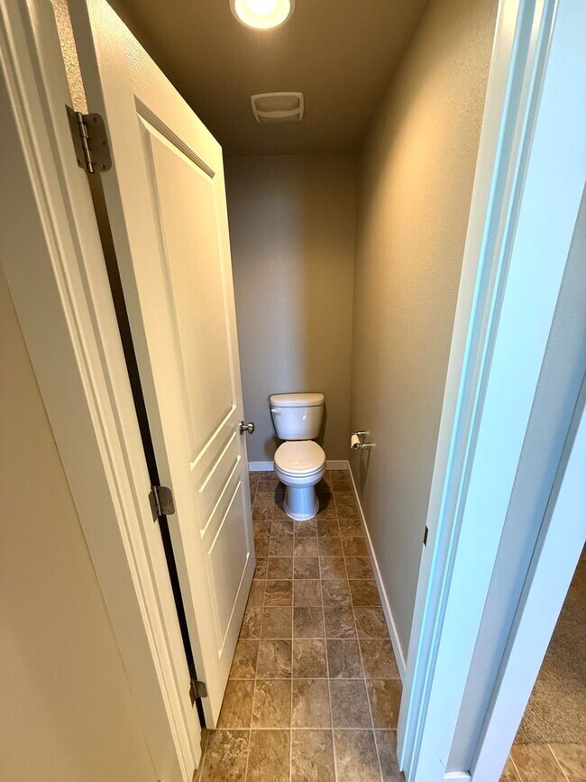 Building Photo - SCHEDULE A TOUR TODAY TO VIEW THIS STUNNING HOME IN SW REDMOND!!