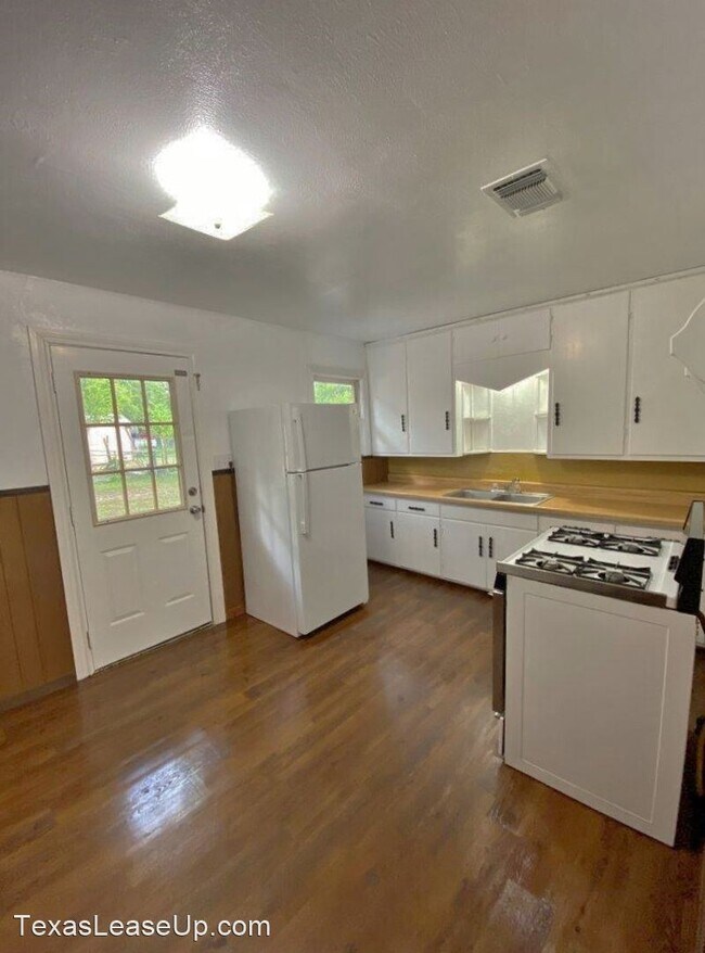 Building Photo - 2 br, 1 bath House - 2031 Katy St