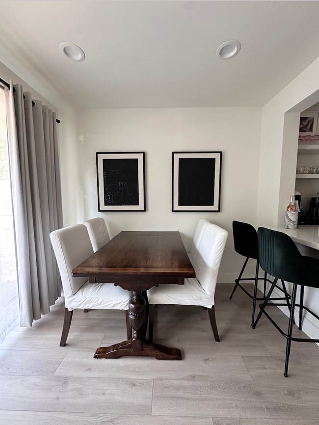 Building Photo - Modern Ballard Townhouse | 3 Beds, 2.5 Bat...
