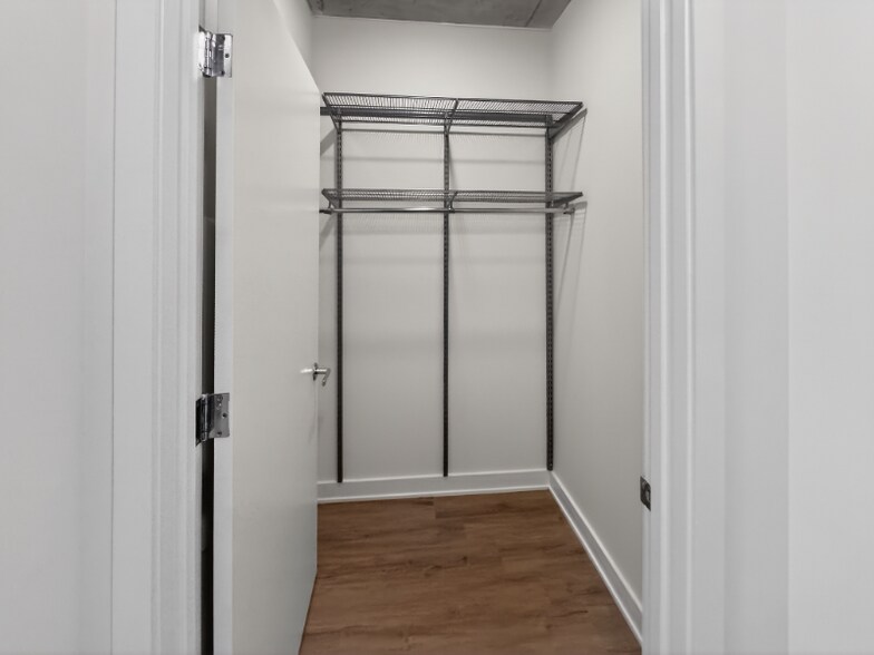 Building Photo - 167 N Desplaines St