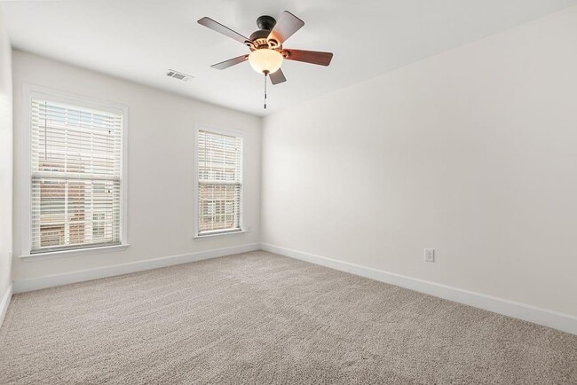 Building Photo - 2550 Sibley Dr