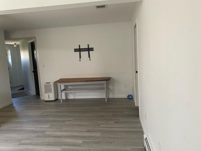 Building Photo - 55 Clover Ave