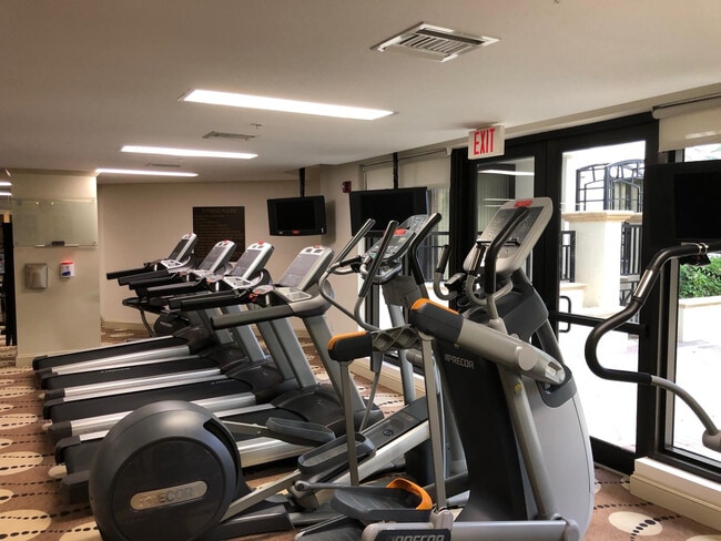 Building Photo - 801 S Olive Ave