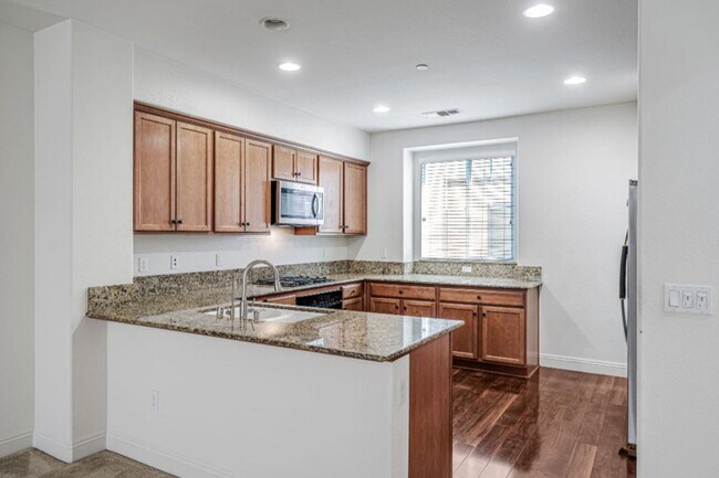 Building Photo - 6704 S Mariposa Ln