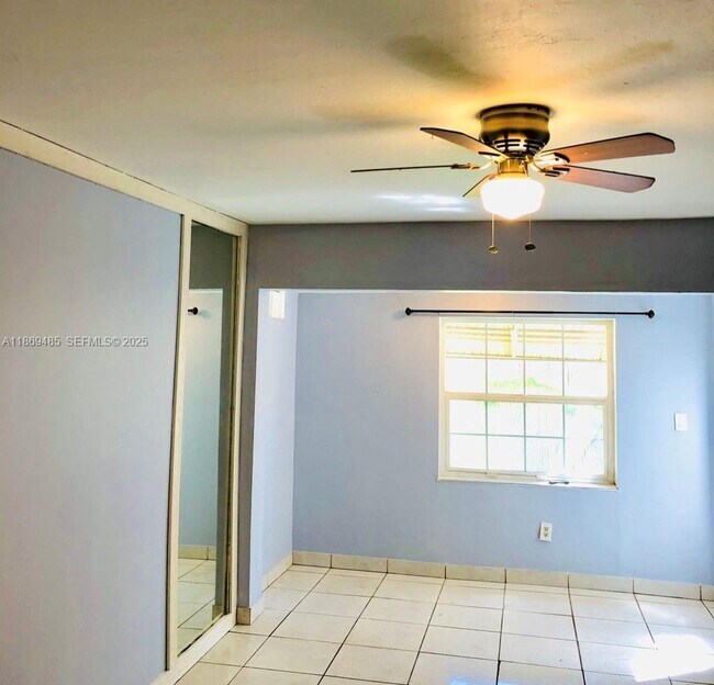 Building Photo - 23 SE 12th St