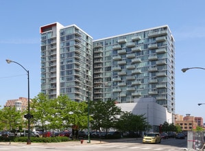 Building Photo - R+D659