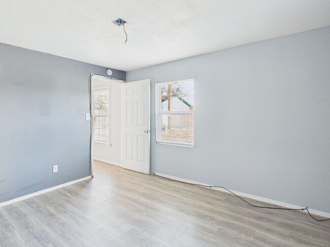 Building Photo - 2718 Duncan Dr