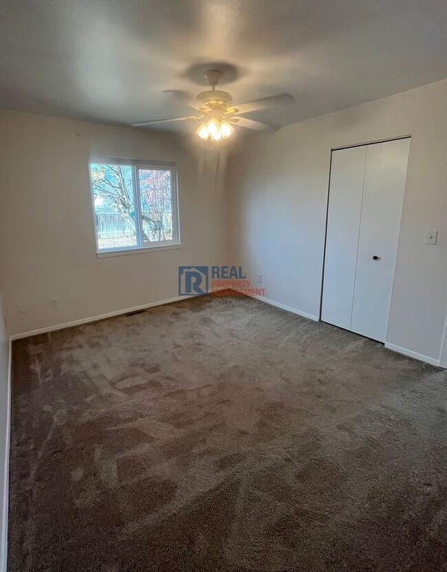 Building Photo - 918 Mesa Ct