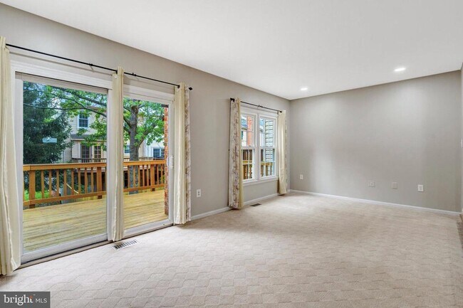 Building Photo - 4255 Sleepy Lake Dr