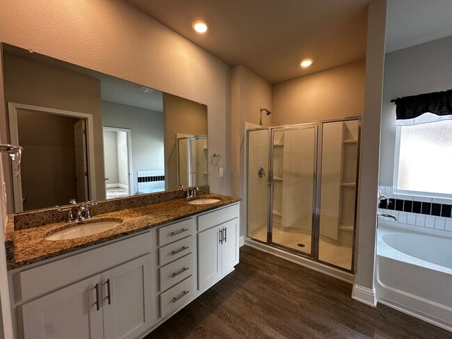 Building Photo - 31468 Memphis Lp