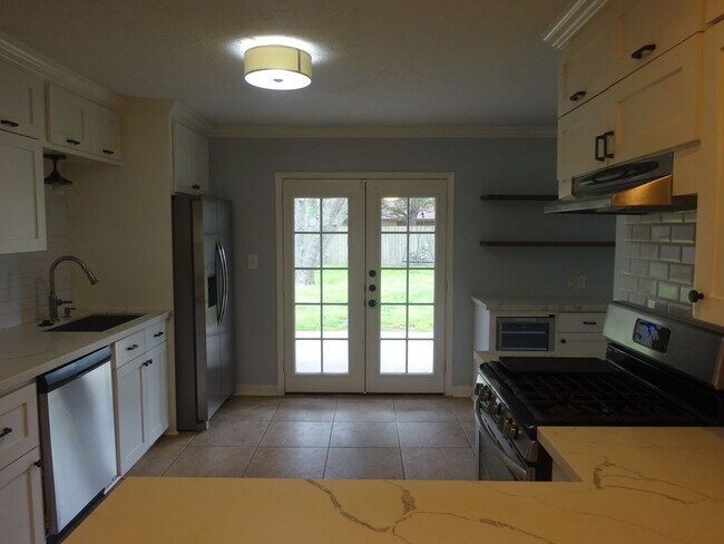 Building Photo - For Lease | 3 Bed, 1 Bath | 1,074 Sq Ft |O...