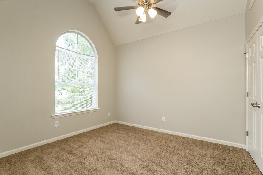 Building Photo - 650 Compton Ln