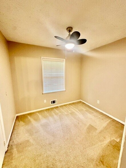 Building Photo - 10178 Top Tree Ct