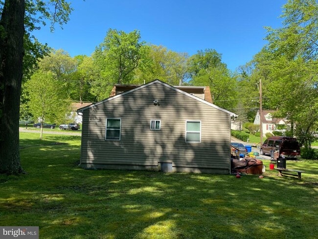 Building Photo - 6612 Pine Grove Dr