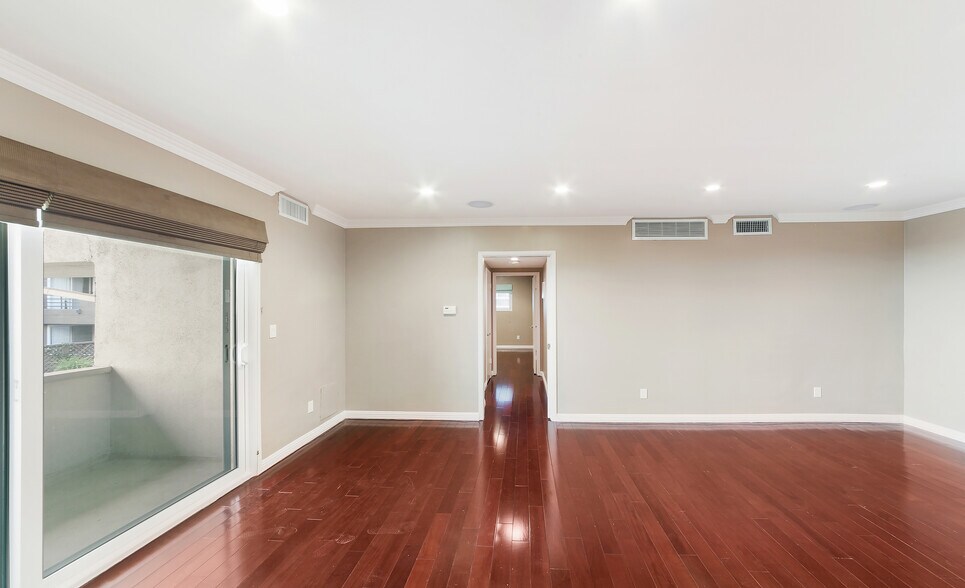 Building Photo - 1734 N Fuller Ave