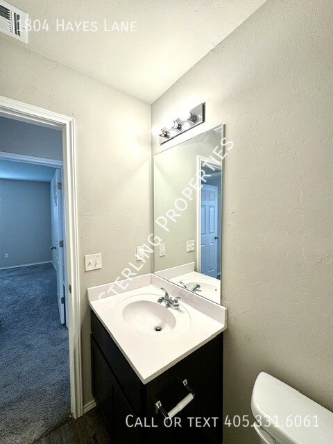 Building Photo - 1804 Hayes Ln