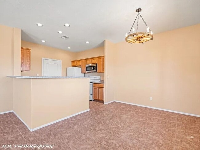 Building Photo - APPLICATION PENDING- Spacious & Move-In Re...