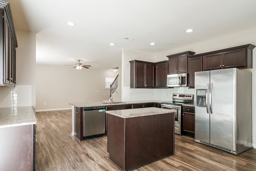 Building Photo - 170 S Great White Way