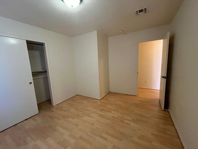 Building Photo - Cute and clean 4 bedroom home available now