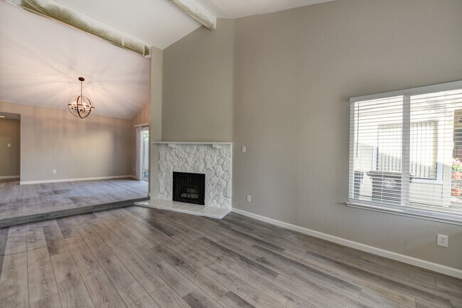 Building Photo - 6933 Trovita Way