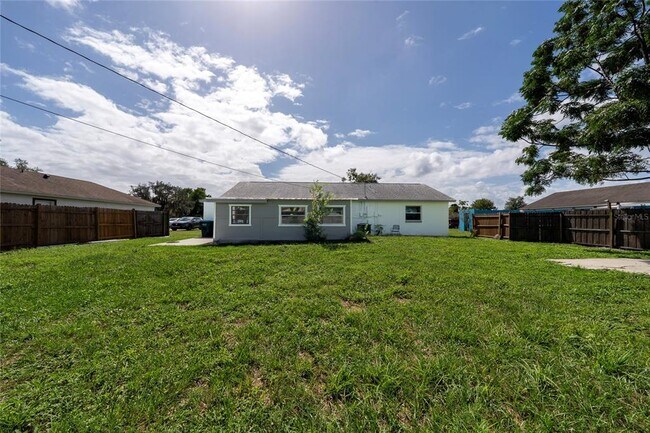 Building Photo - 1034 Falcon St