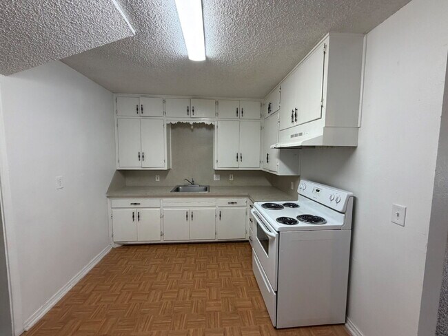 Building Photo - Spacious 4-bedroom House Could Be Your New Home!
