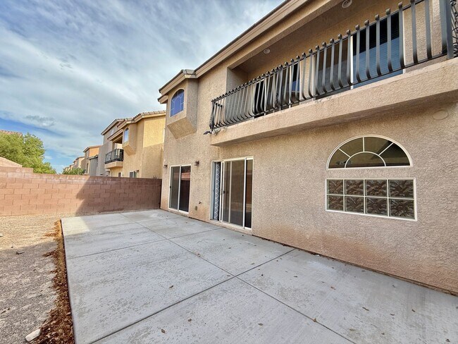 Building Photo - Charming Cul-de-Sac Home with Bonus Room & Backyard