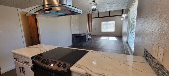 Building Photo - COLONIAL PARK LUXURY CONDO TOTAL UPDATED