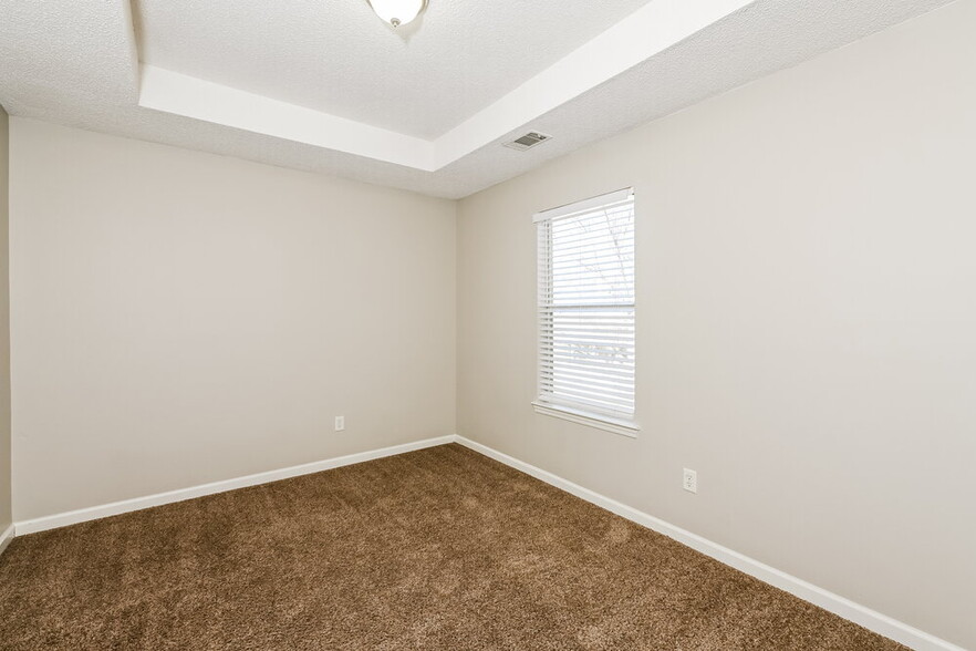 Building Photo - 182 Stillwood Dr