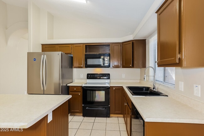 Building Photo - 118 W Villa Theresa Dr