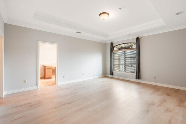 Building Photo - Three bedroom condo for lease in Arcadia
