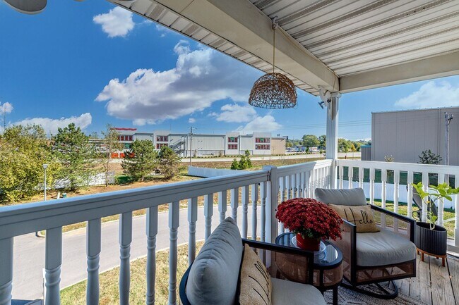 Building Photo - Tastefully updated 2-bedroom, 2-bath condo