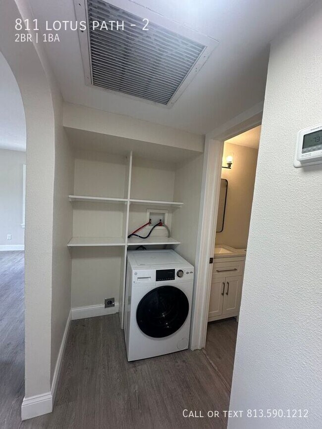 Building Photo - 811 Lotus Path