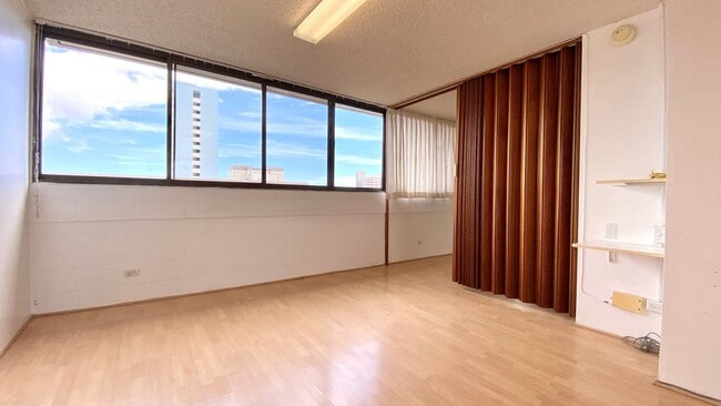 Building Photo - Available Now! Studio on Kinau Street with...