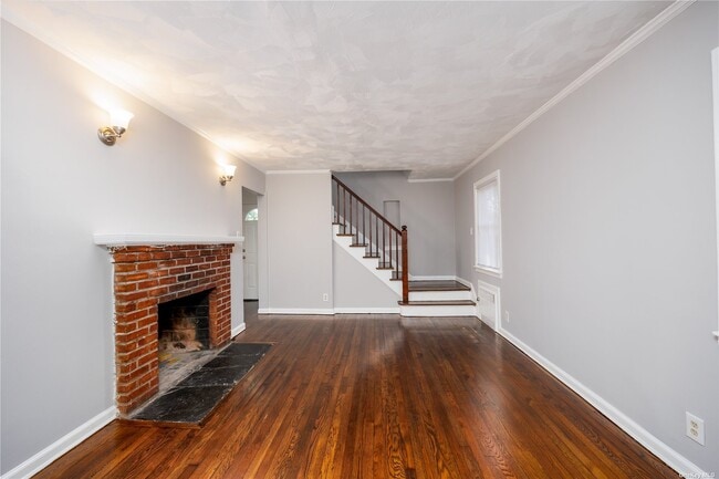 Building Photo - 835 Peninsula Blvd