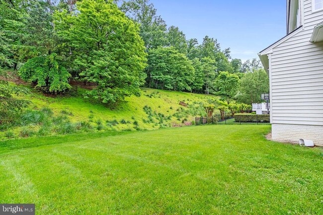Building Photo - 43997 Riverpoint Dr