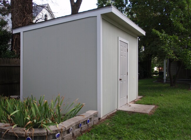 Building Photo - 4407 Victoria Blvd