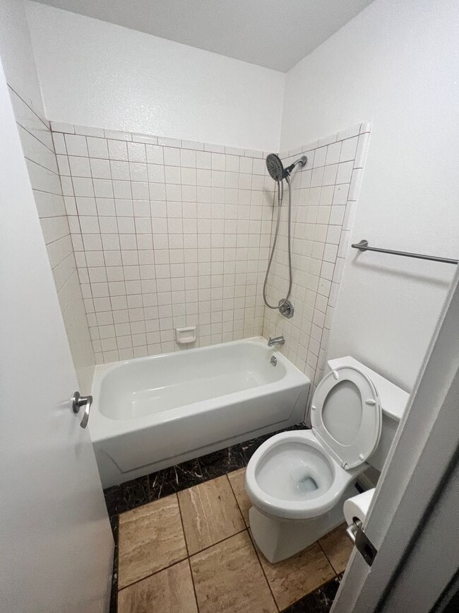 Building Photo - Great looking home on a court location wit...