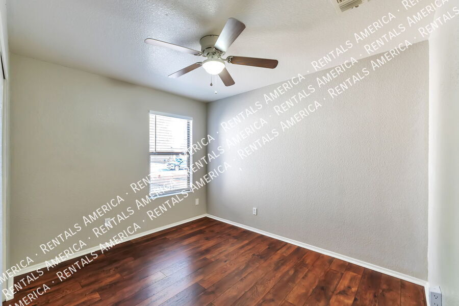 Building Photo - 6244 S Sarah Elizabeth Dr