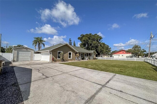 Building Photo - 5572 Myakka Ave