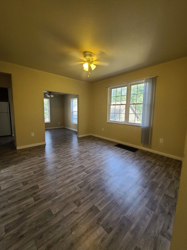 Building Photo - 38 E Beardsley Ave