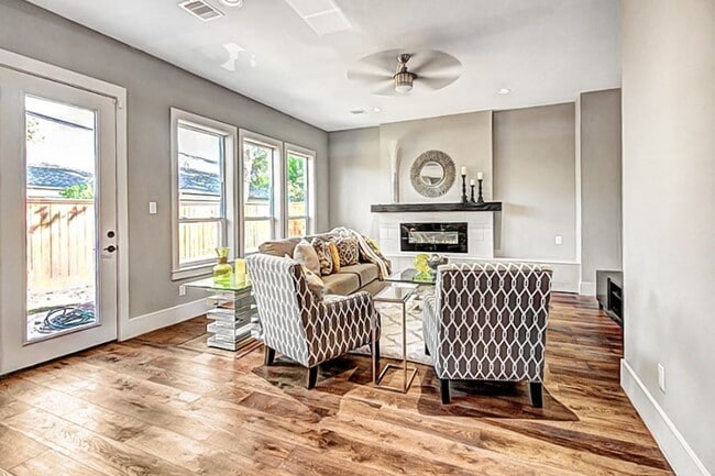 Building Photo - 4861 Benning Dr