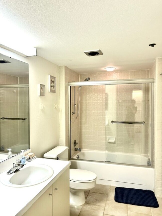 Building Photo - 2026 BEACH RENTAL- 2/2 Condo WITH PRIVATE ENTRY - BEACH PLACE - STEPS THE BEACH!!