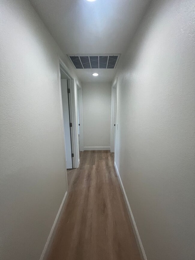 Building Photo - Beautiful Updated West Redding Home!