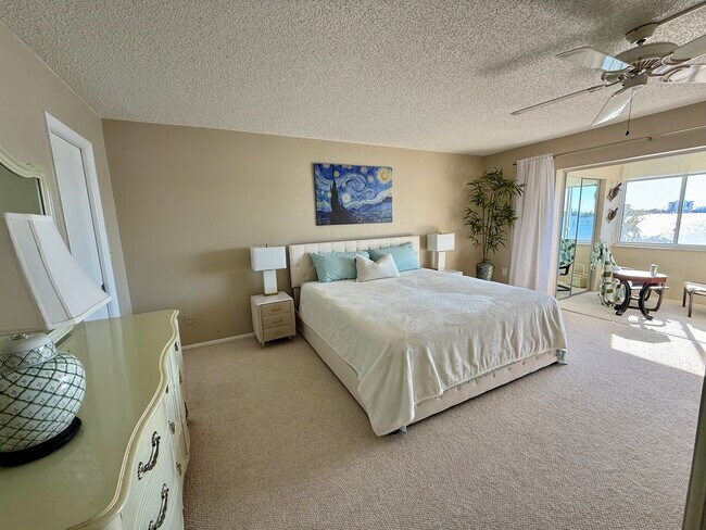 Building Photo - 4750 Cove Cir